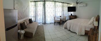 Hotel Beachfront Coral Beach Condo *