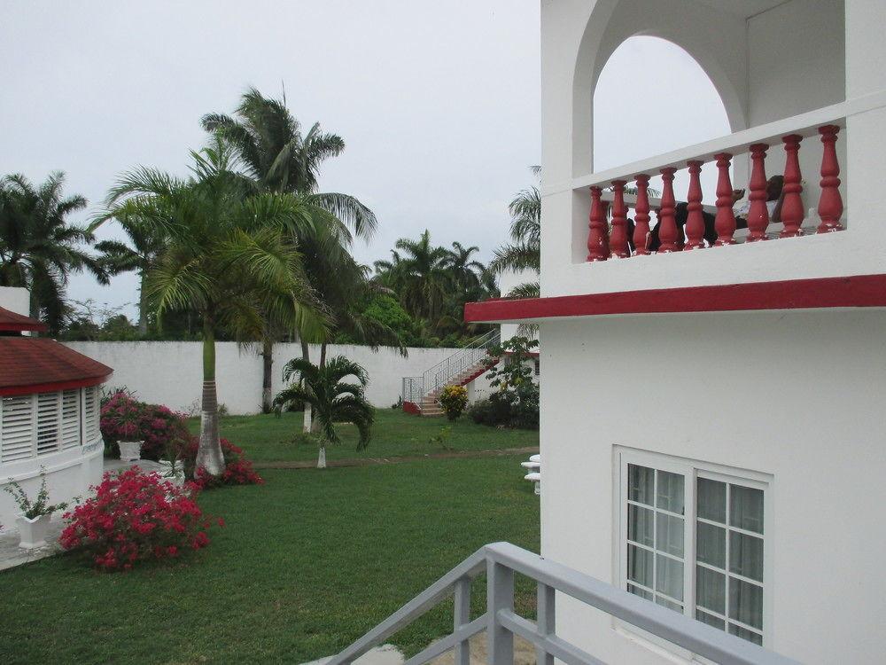 Executive Mammee Bay 3*
