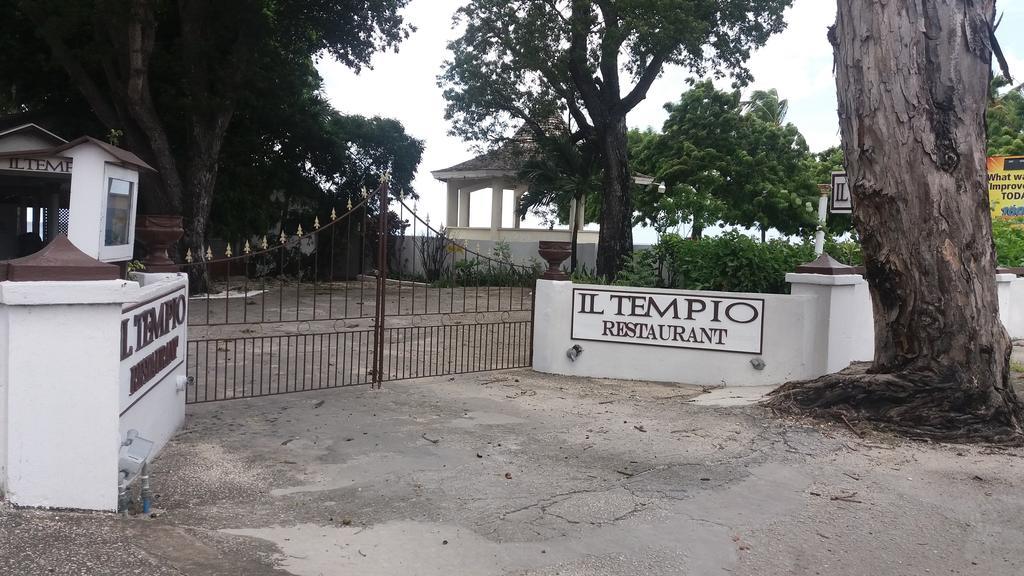 Platinum Coast Saint James