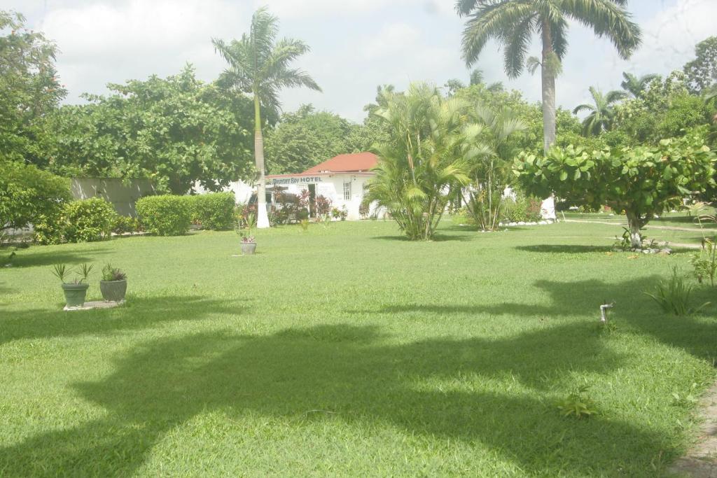 Executive Mammee Bay 3*
