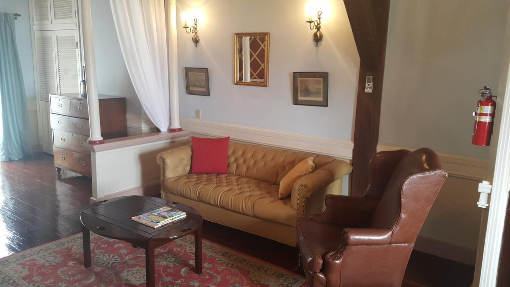 Hotel Copper And Lumber Store 3*