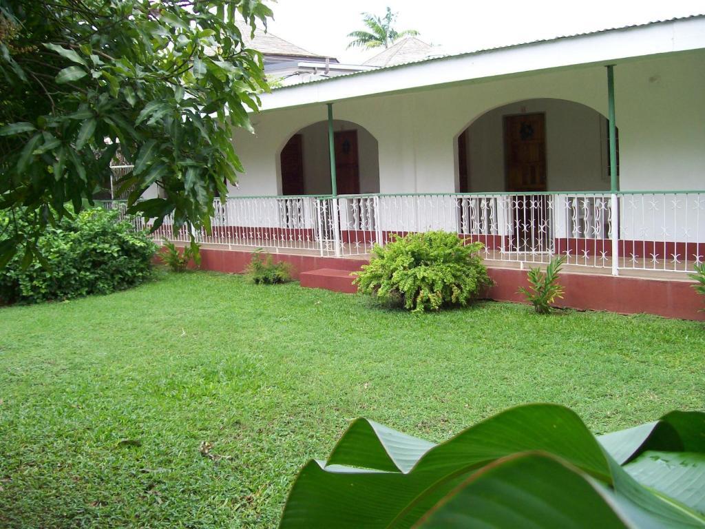 Guest house Golden Thistle Crown Point