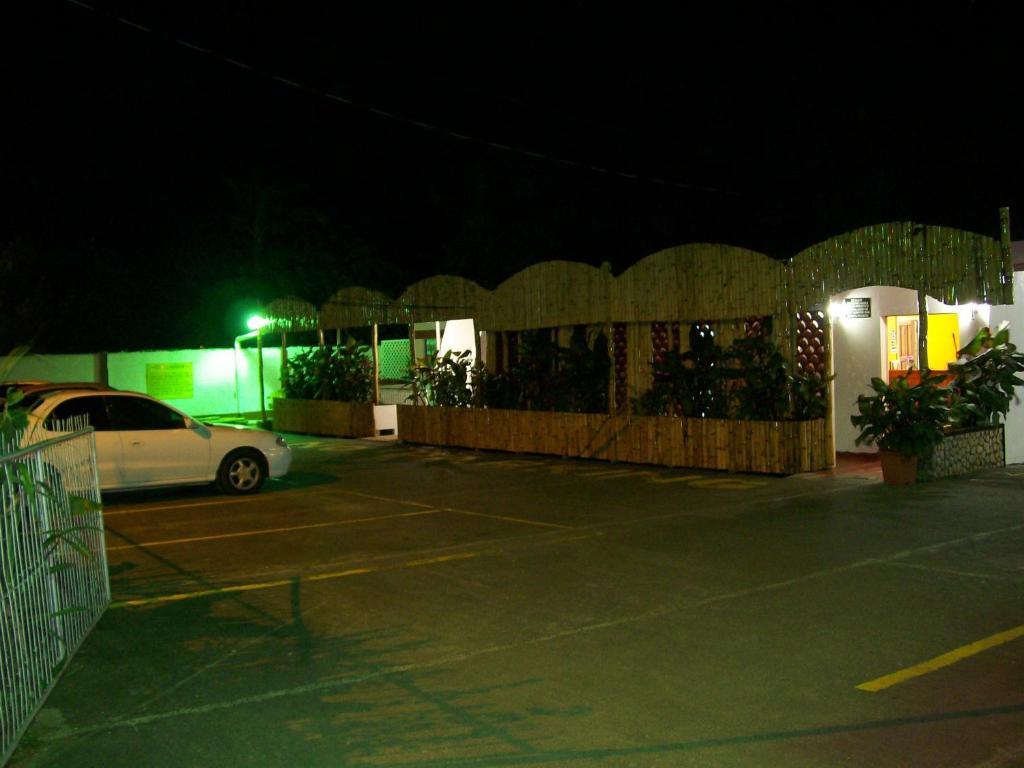 Guest house Golden Thistle Crown Point