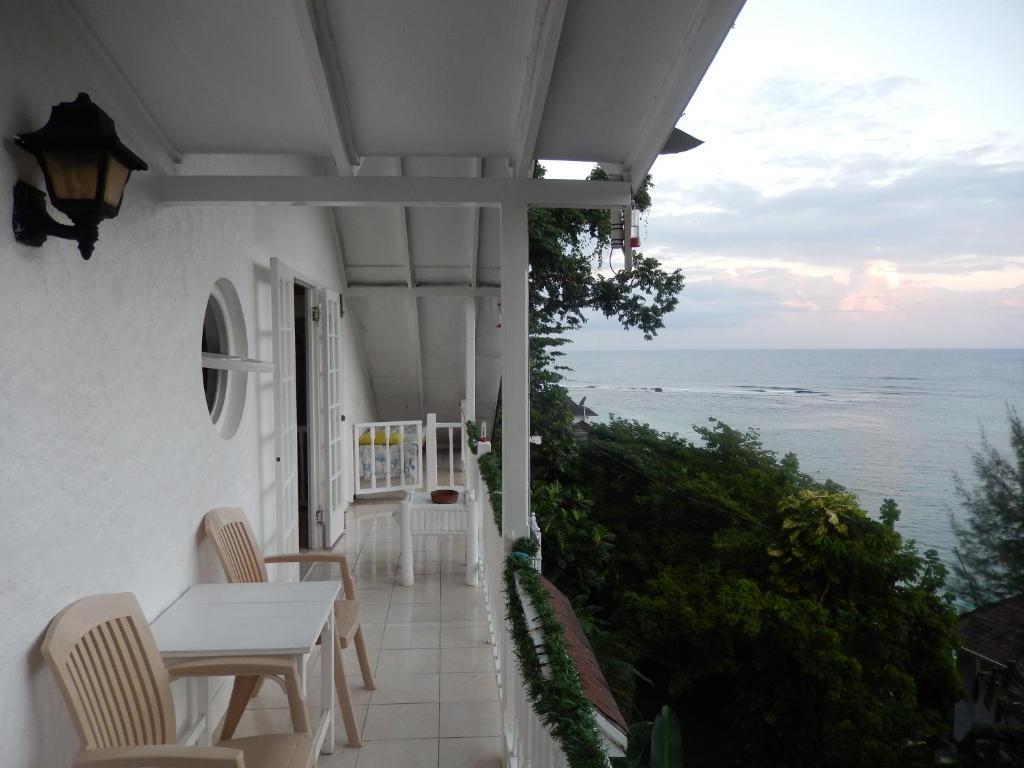 Moon San At The Blue Lagoon Hotel Port Antonio