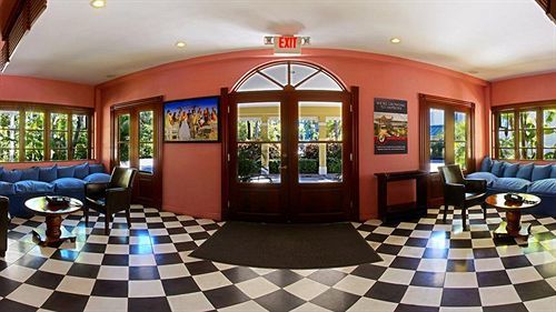 Pelican Bay Hotel