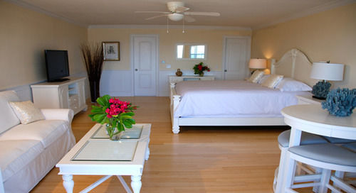 Bluff House Beach & Marina 3*