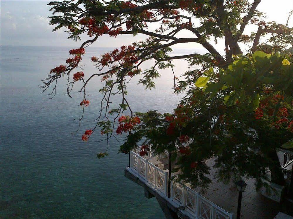 Hibiscus Hotel