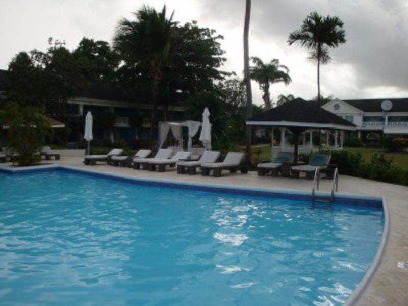 Starfish Discovery Bay Resort 3*