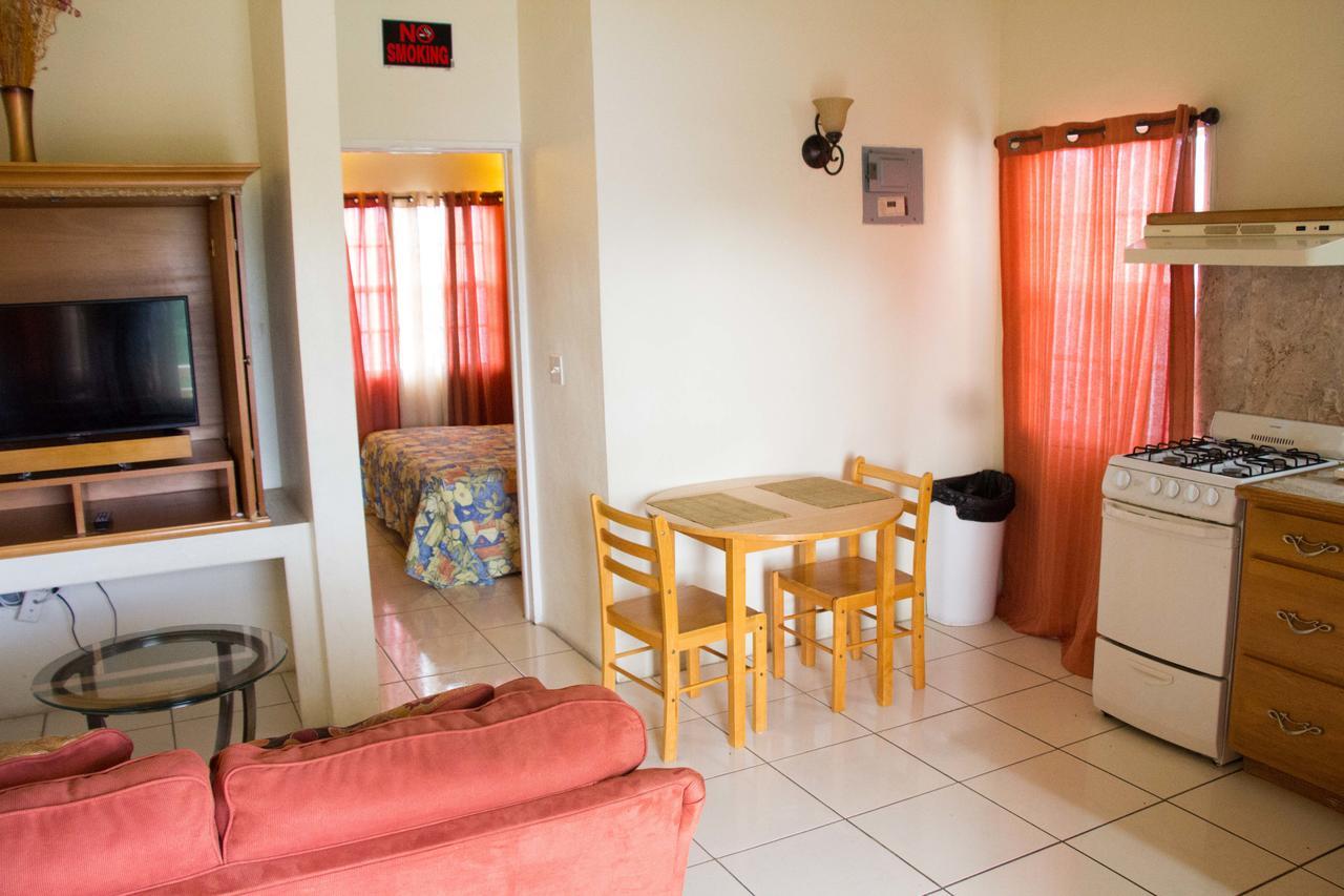 Connie's Comfort Aparthotel