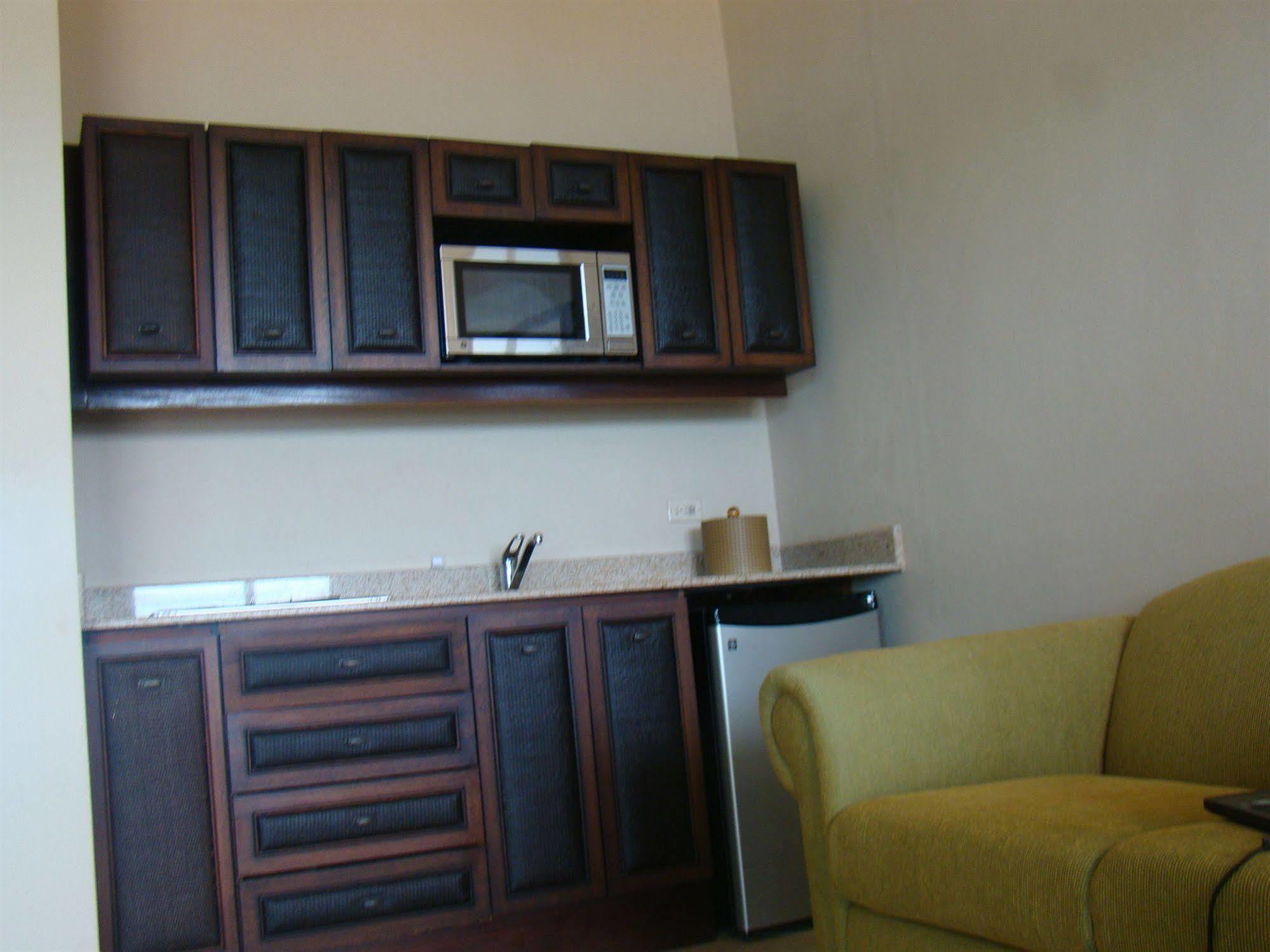 Sea Breeze Hotel 3*