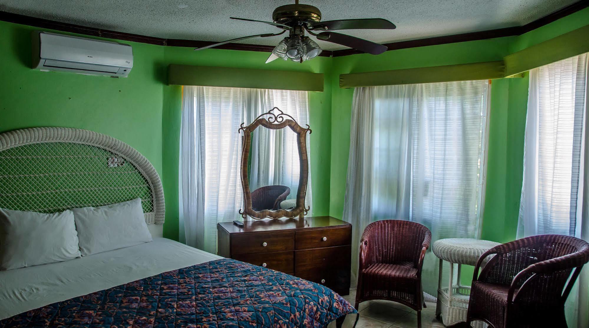 Emerald View Hotel Montego Bay
