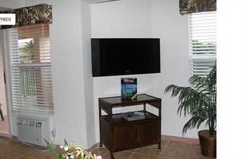 Island Palm Marina