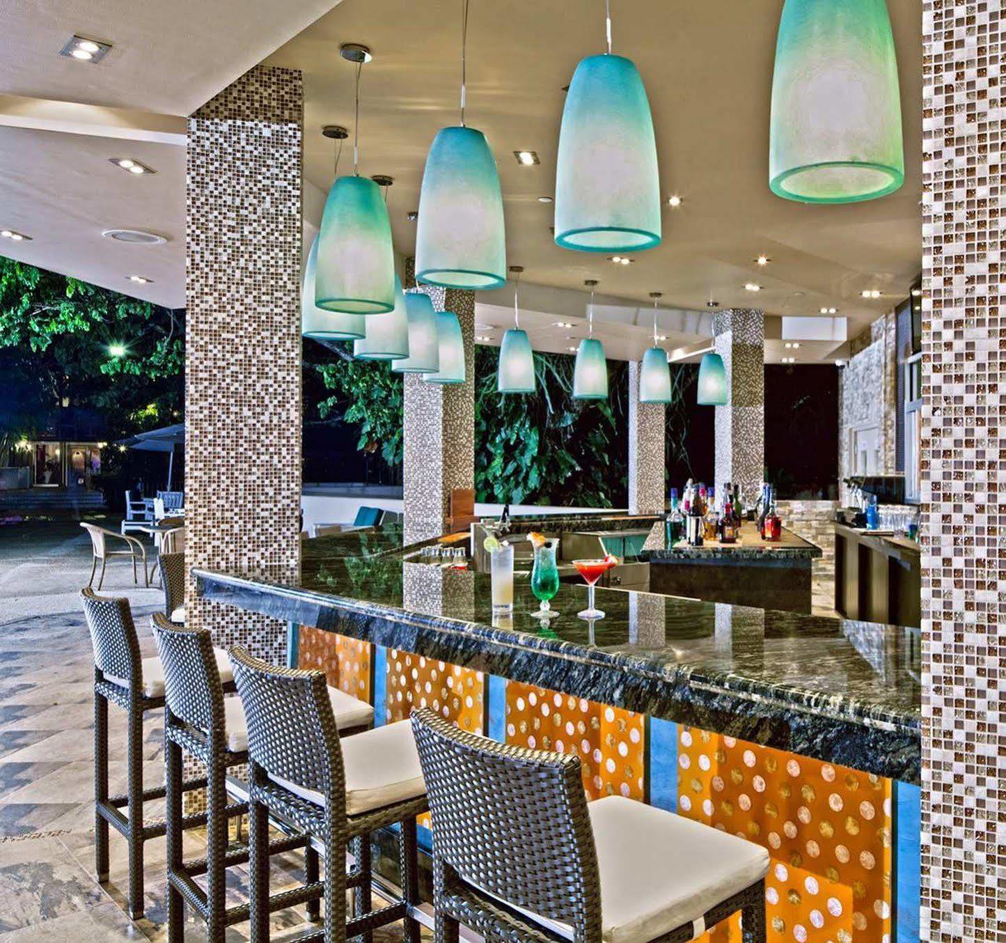 Hotel Express Trincity By Ihg Piarco