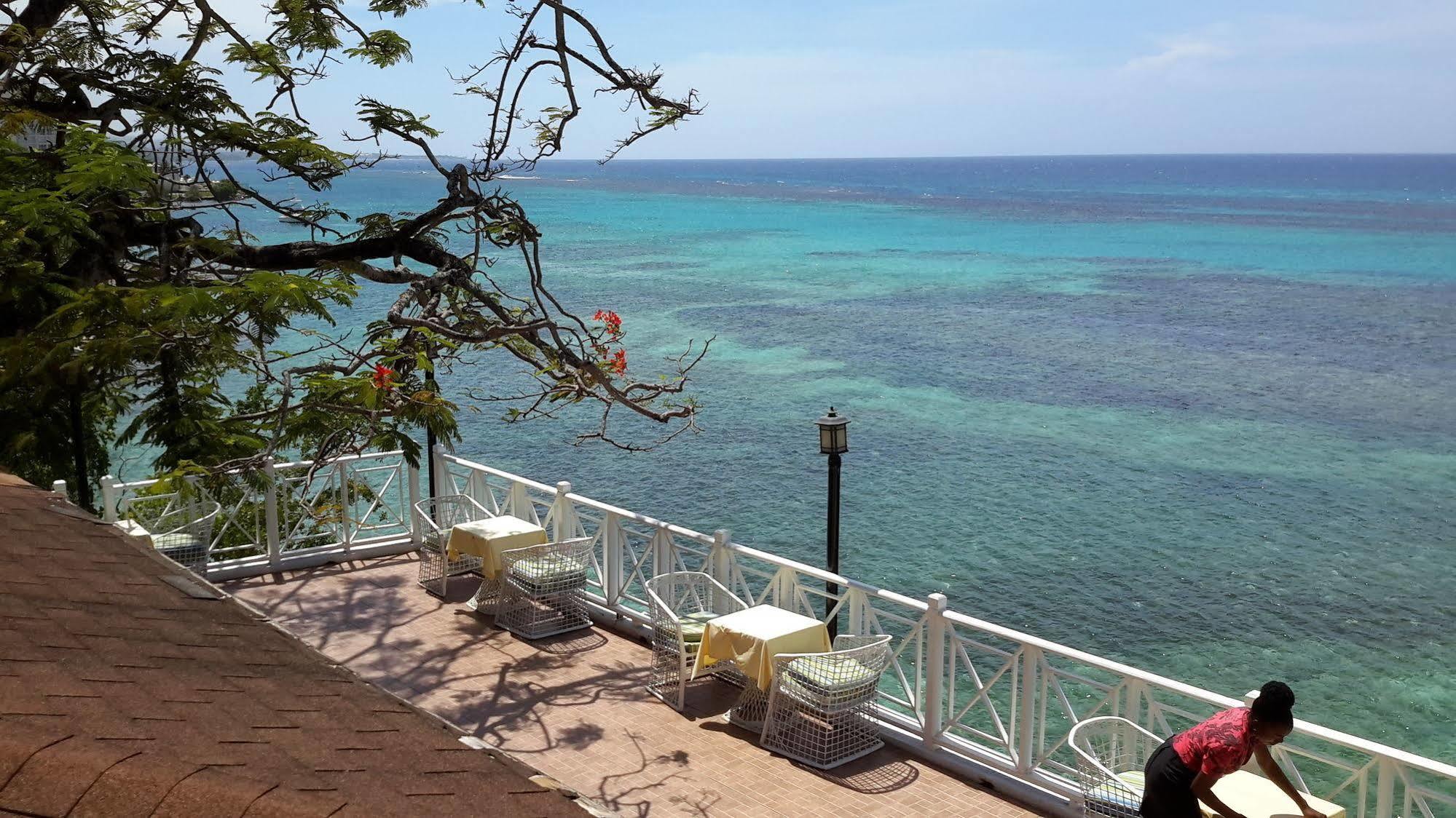 Hibiscus Hotel