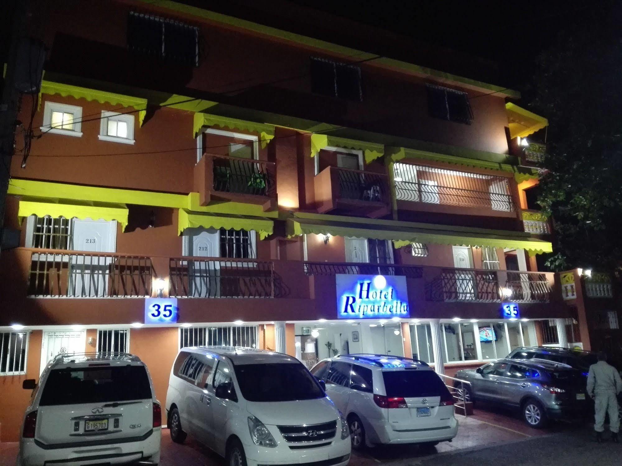 Riparbella Hotel
