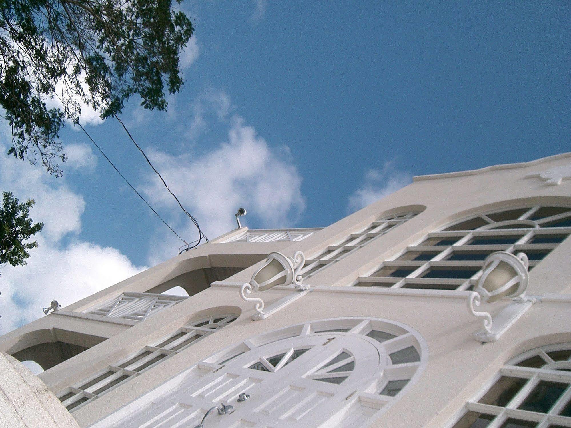 Hotel Heights Barbados