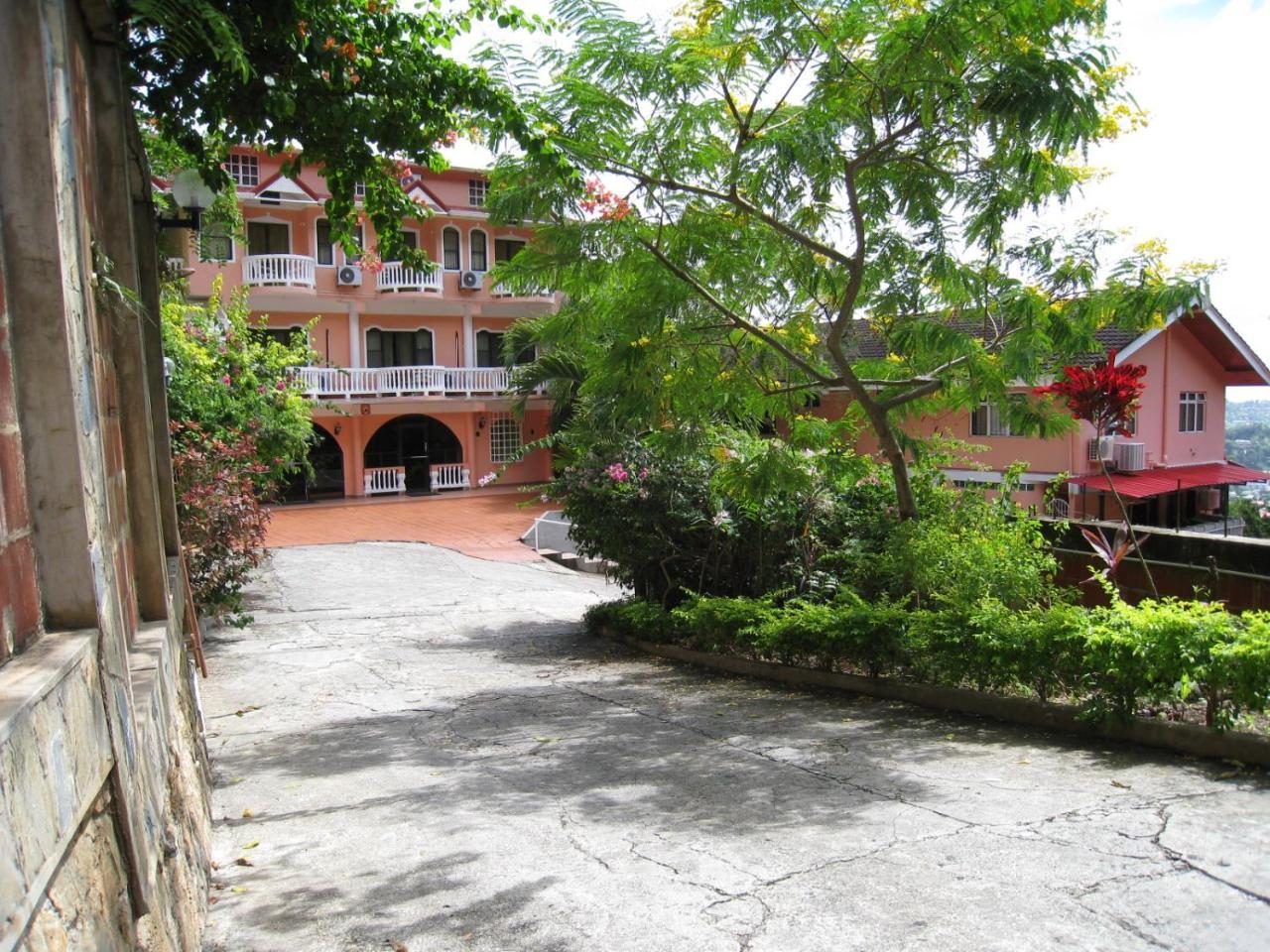 Hotel Alicia's Palace Port of Spain