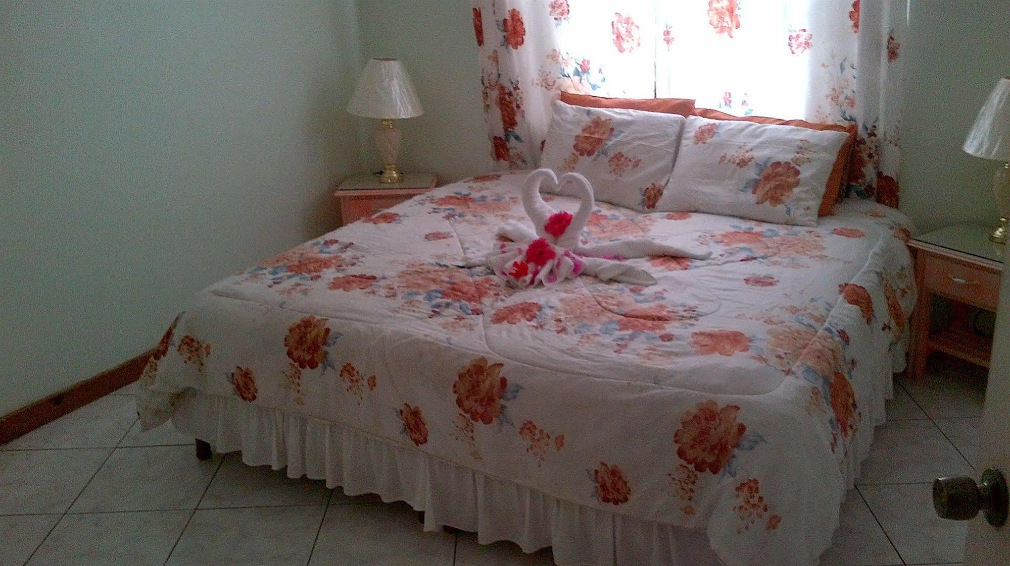 Chrisanns Aparthotel 2*