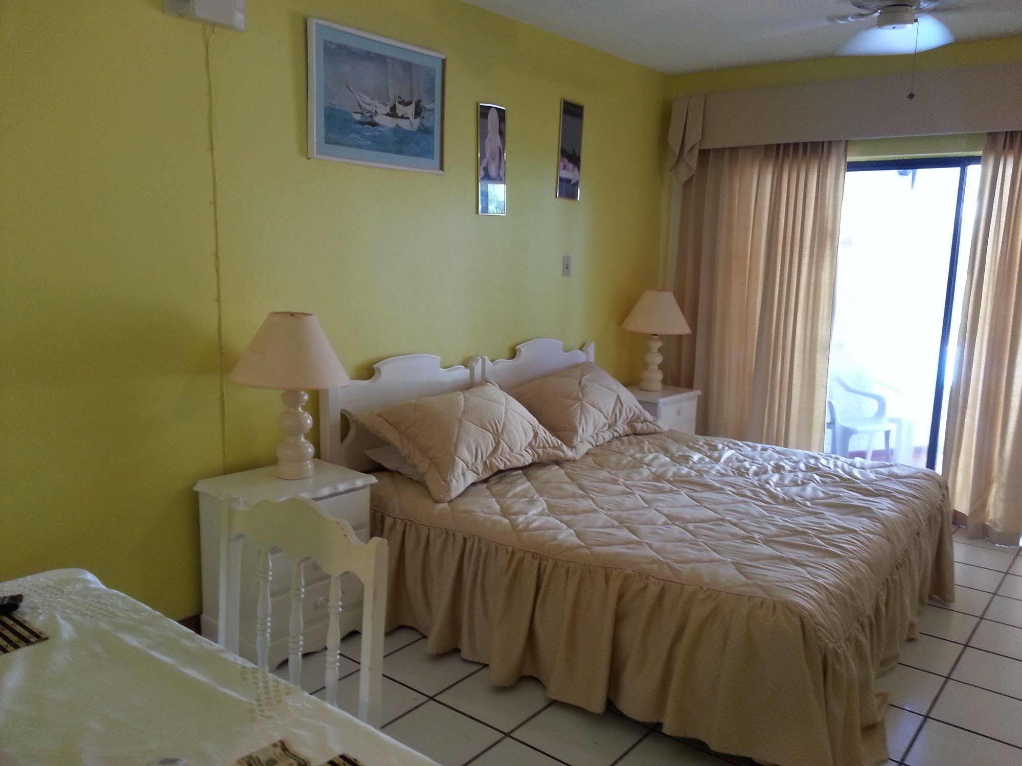 Chrisanns 2* Ocho Rios
