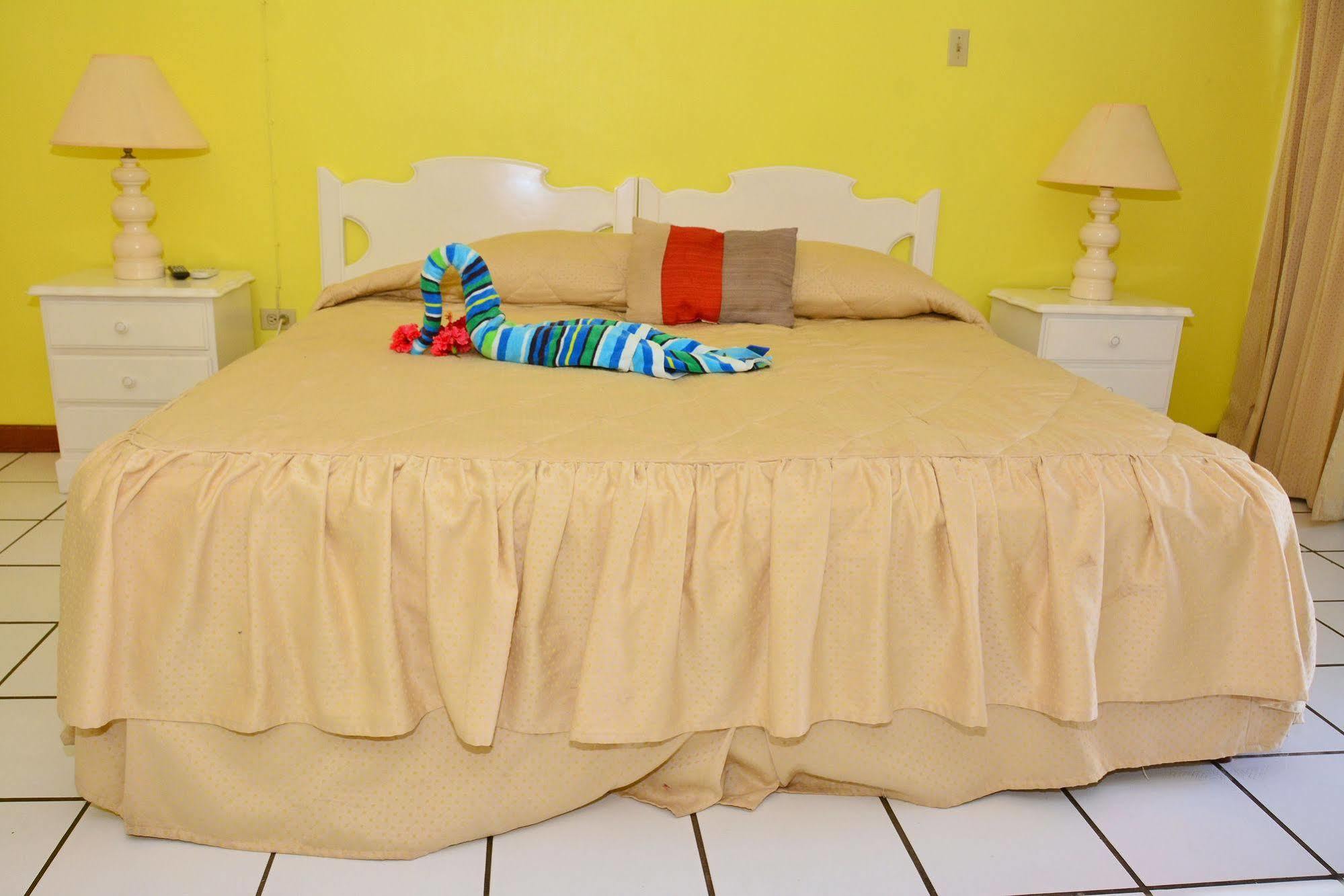 Chrisanns Aparthotel Ocho Rios