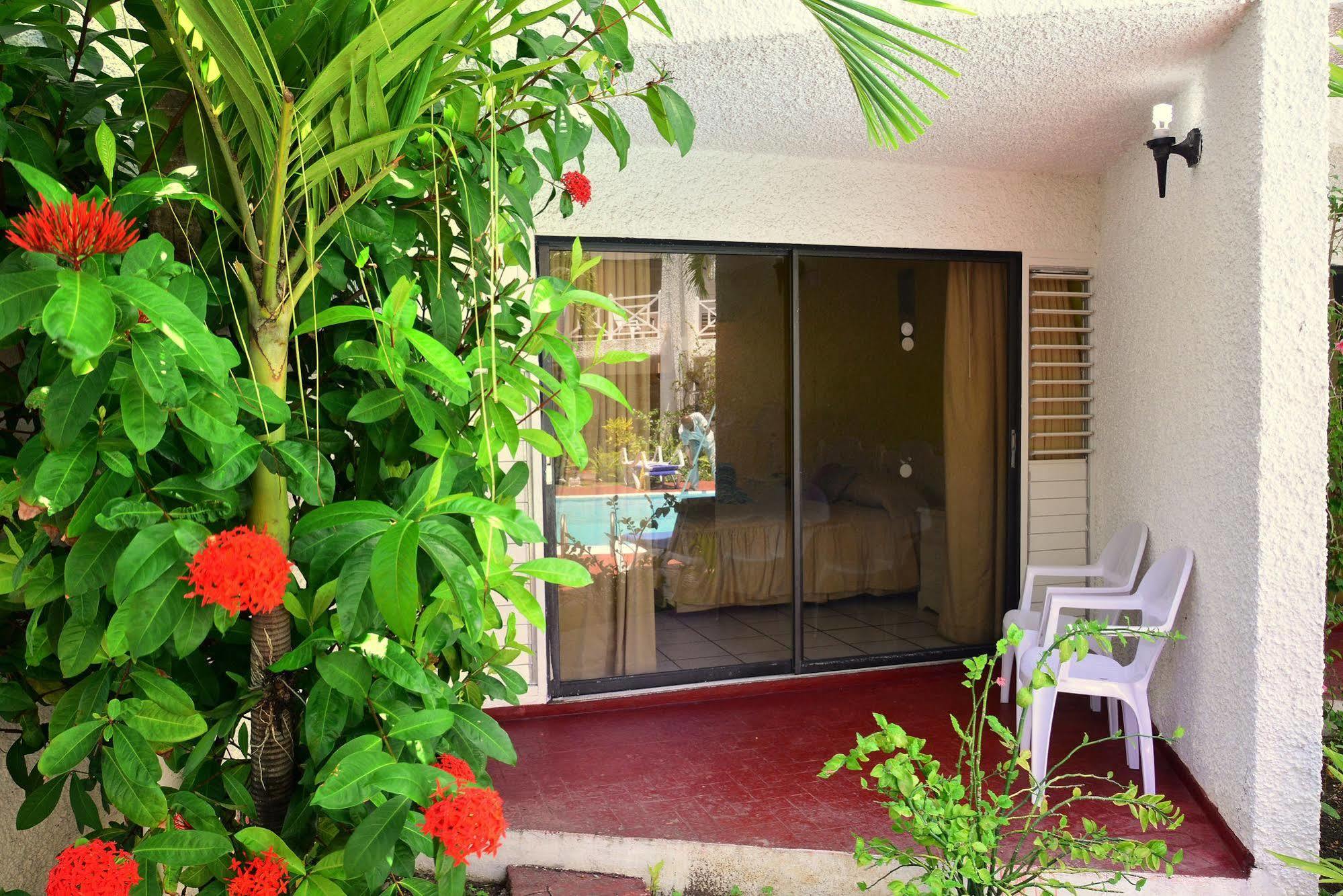 Chrisanns Aparthotel 2*