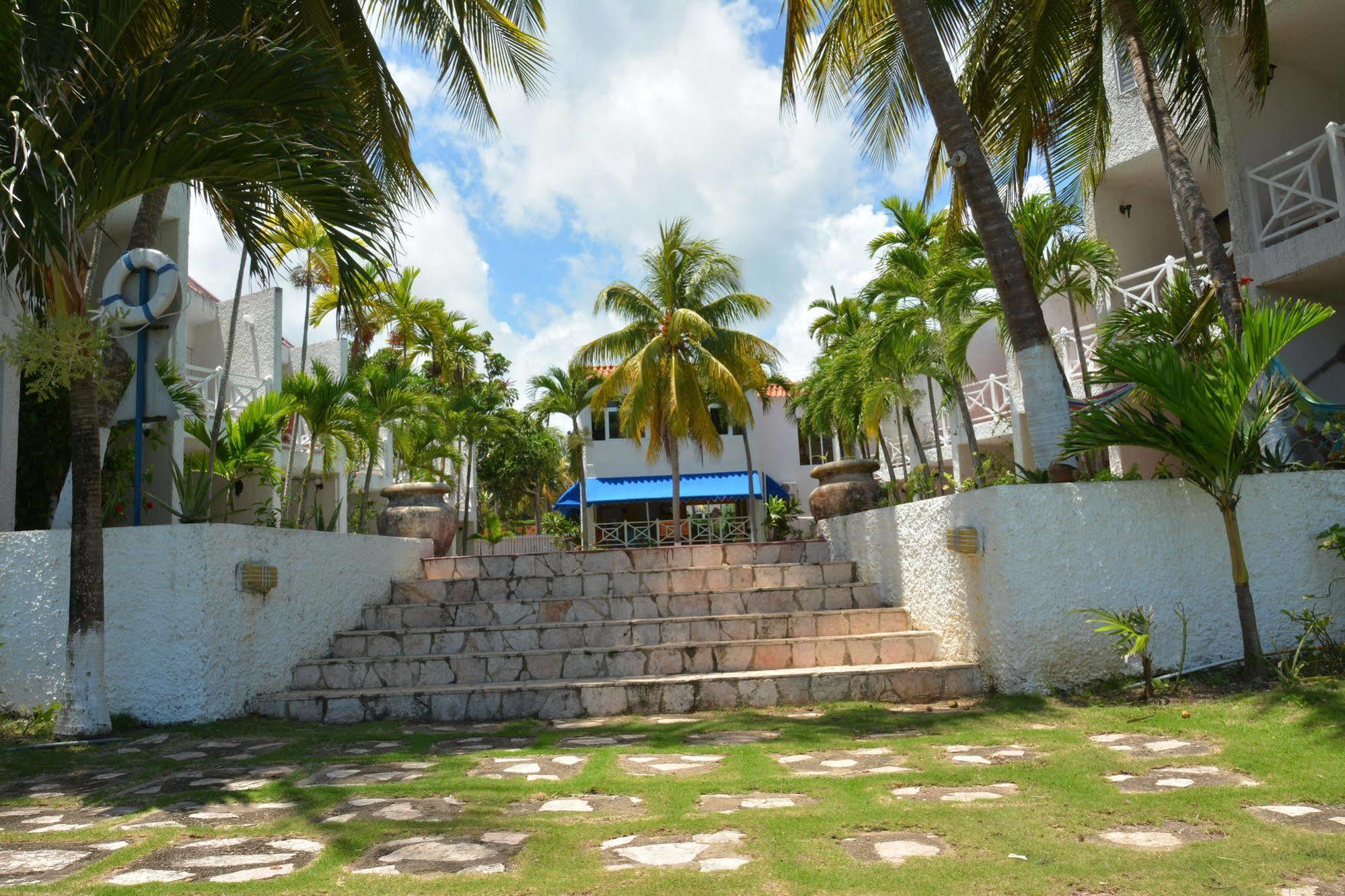 Chrisanns 2* Ocho Rios