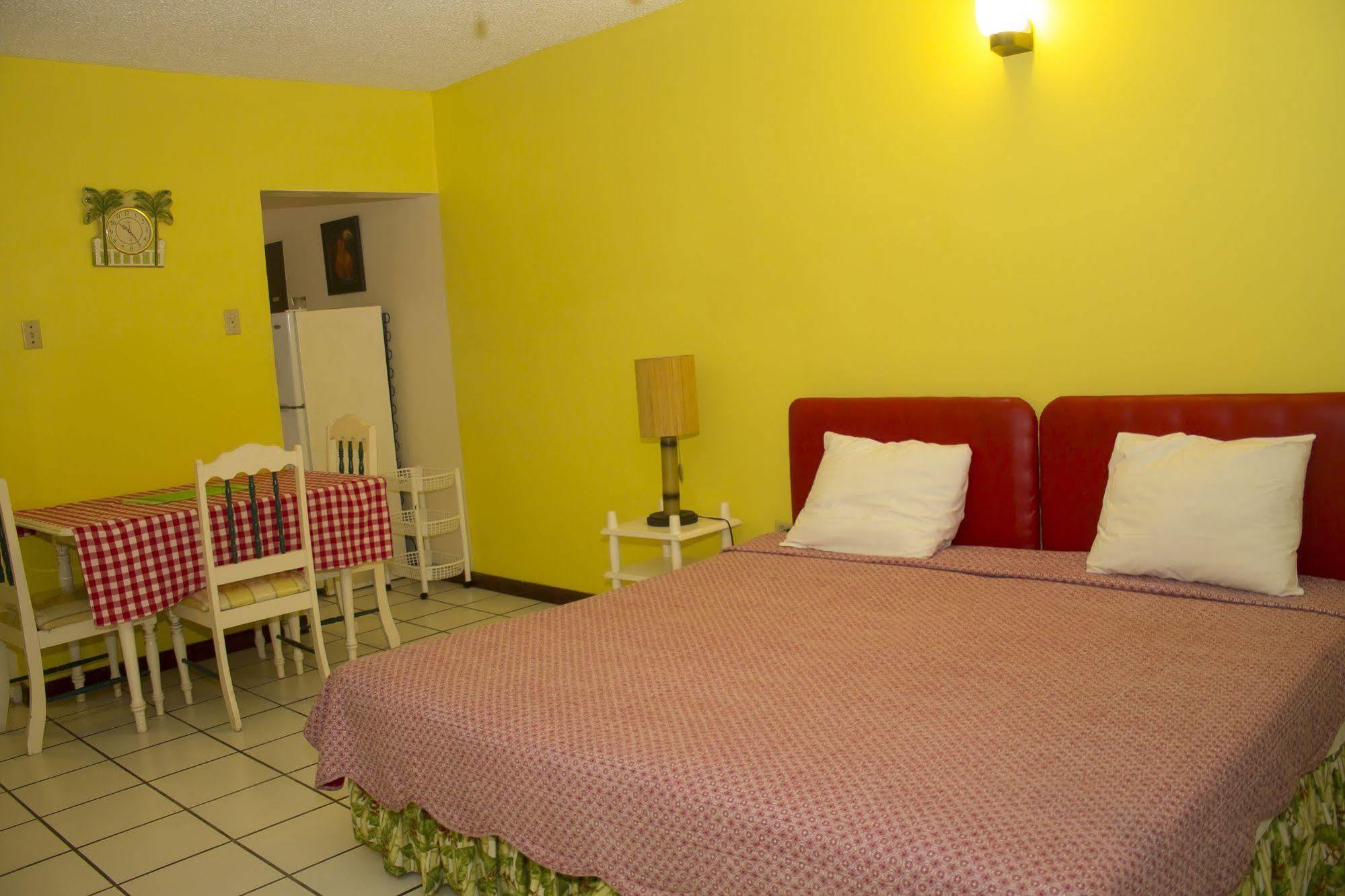 Aparthotel Chrisanns Ocho Rios