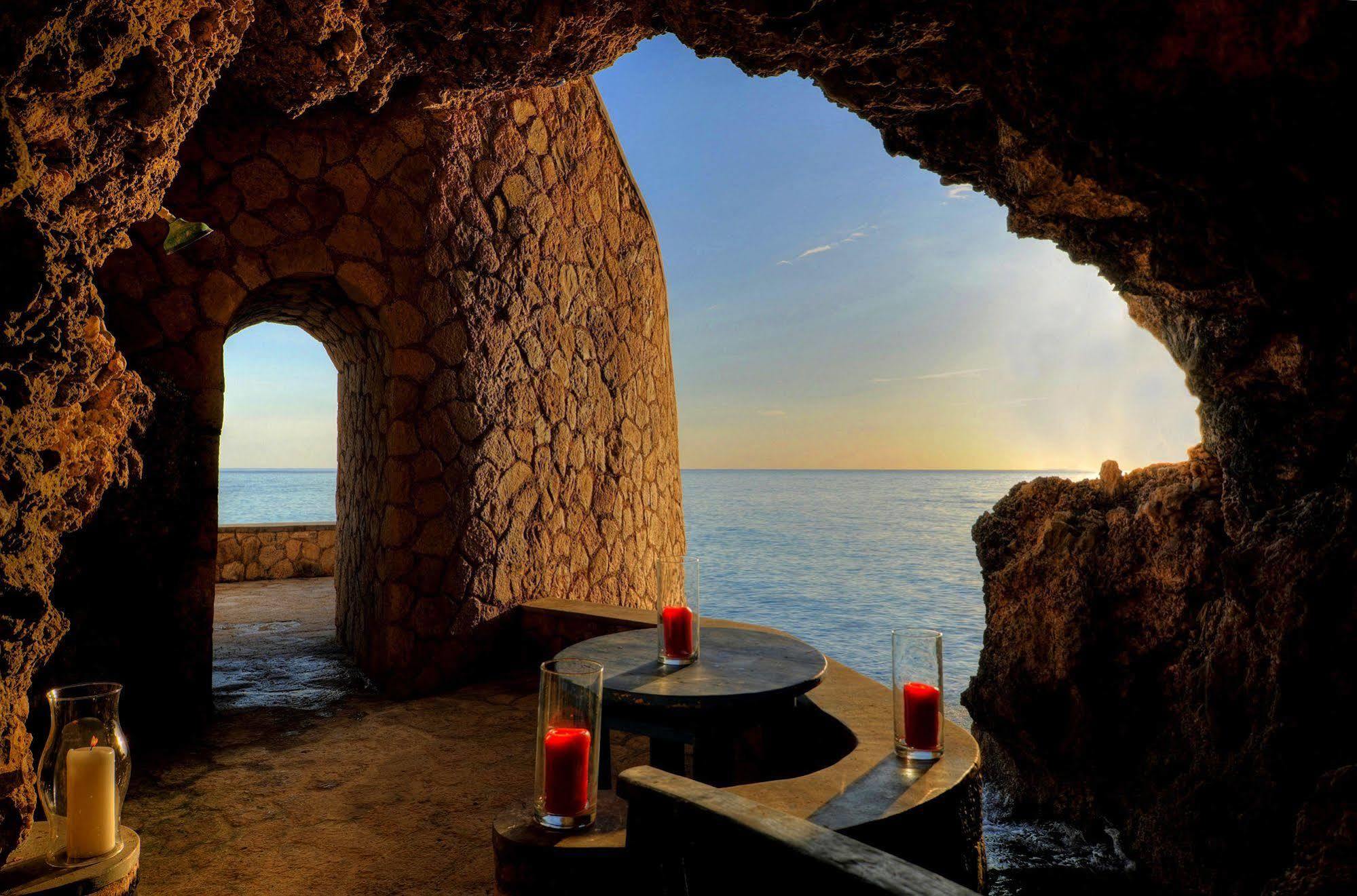Resort The Caves 5*