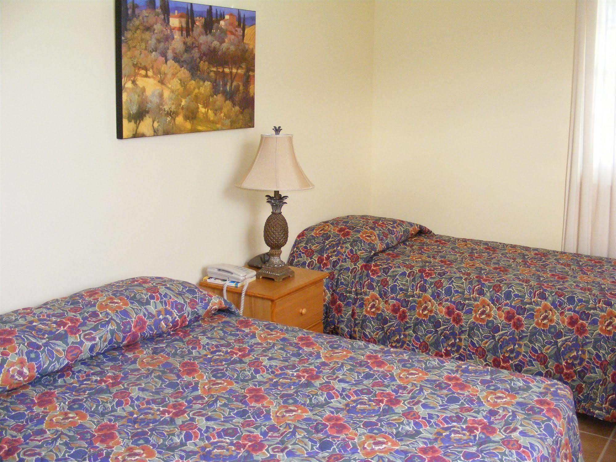 Inn Paige Pond Country St. John's
