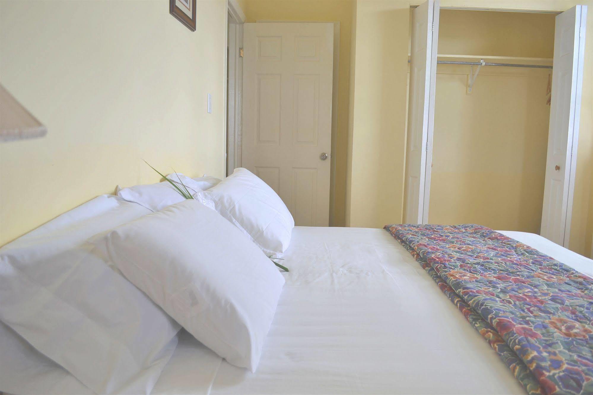 Paige Pond Country 3*