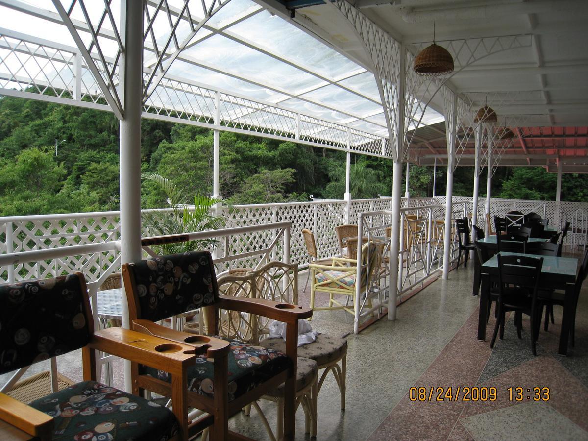Alicia's Palace Hotel