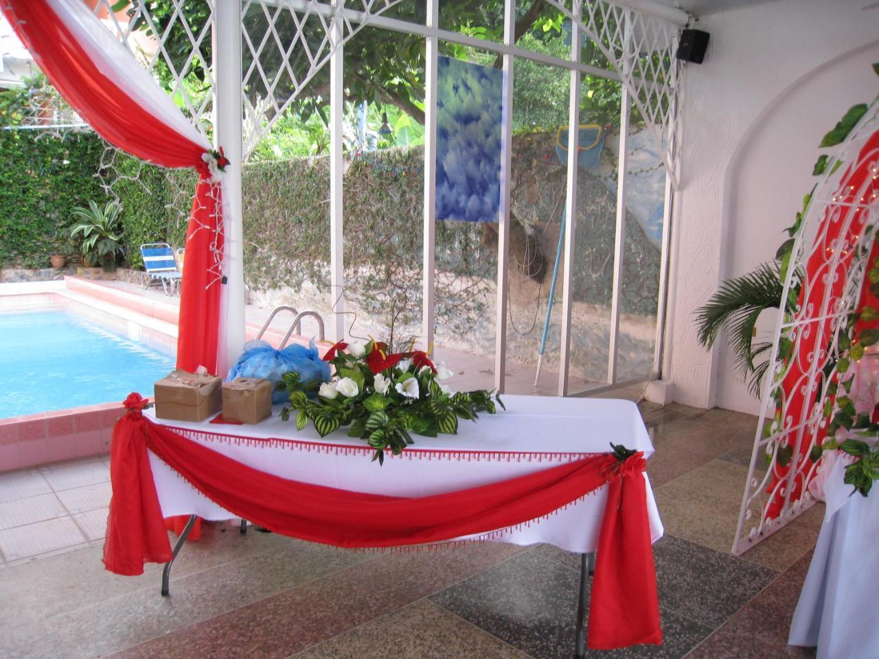 Alicia's Palace Hotel *