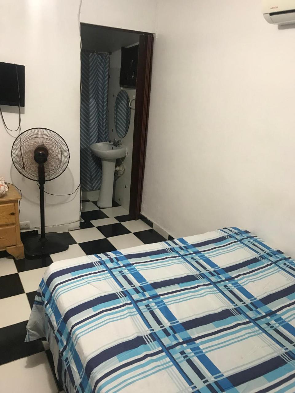 Aarony Hotel 2*