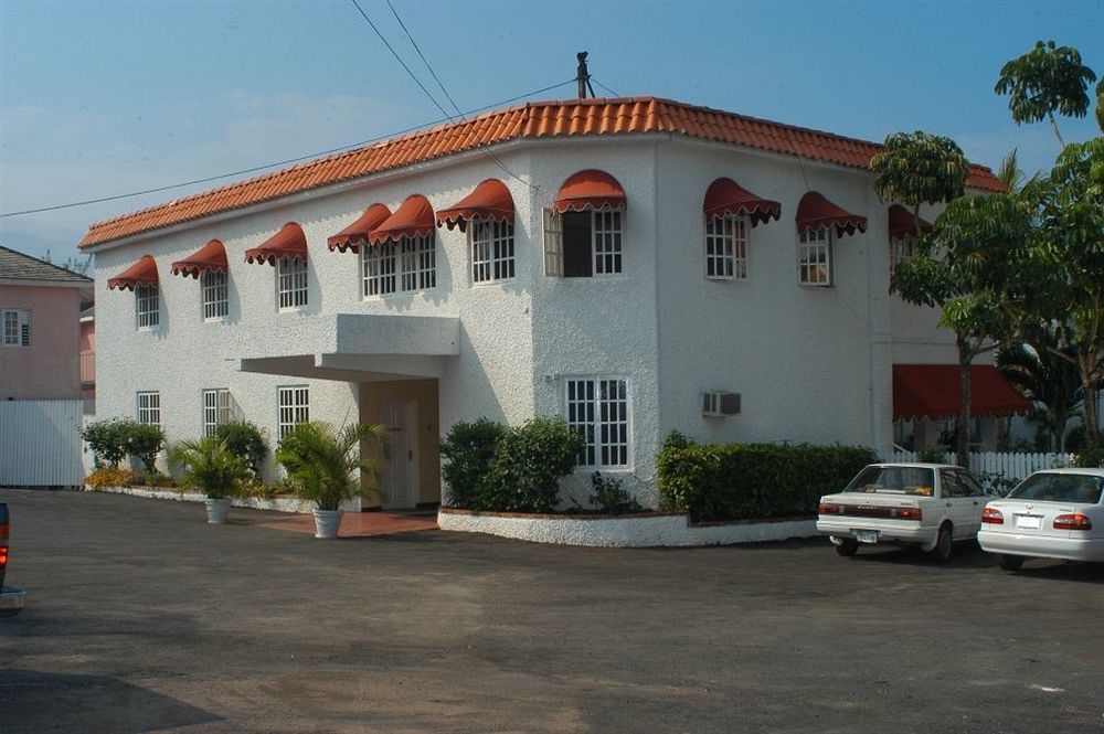 Chrisanns Aparthotel 2*
