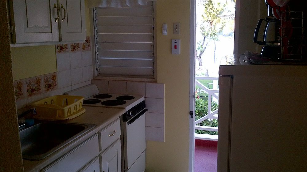 Chrisanns Aparthotel