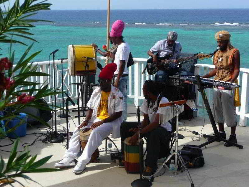 Hotel Moxons Club
