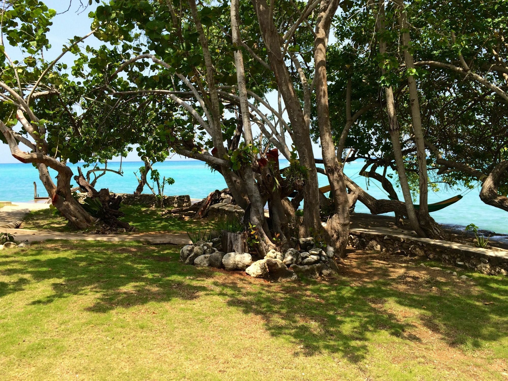 Little Bay Cabins Campo de férias