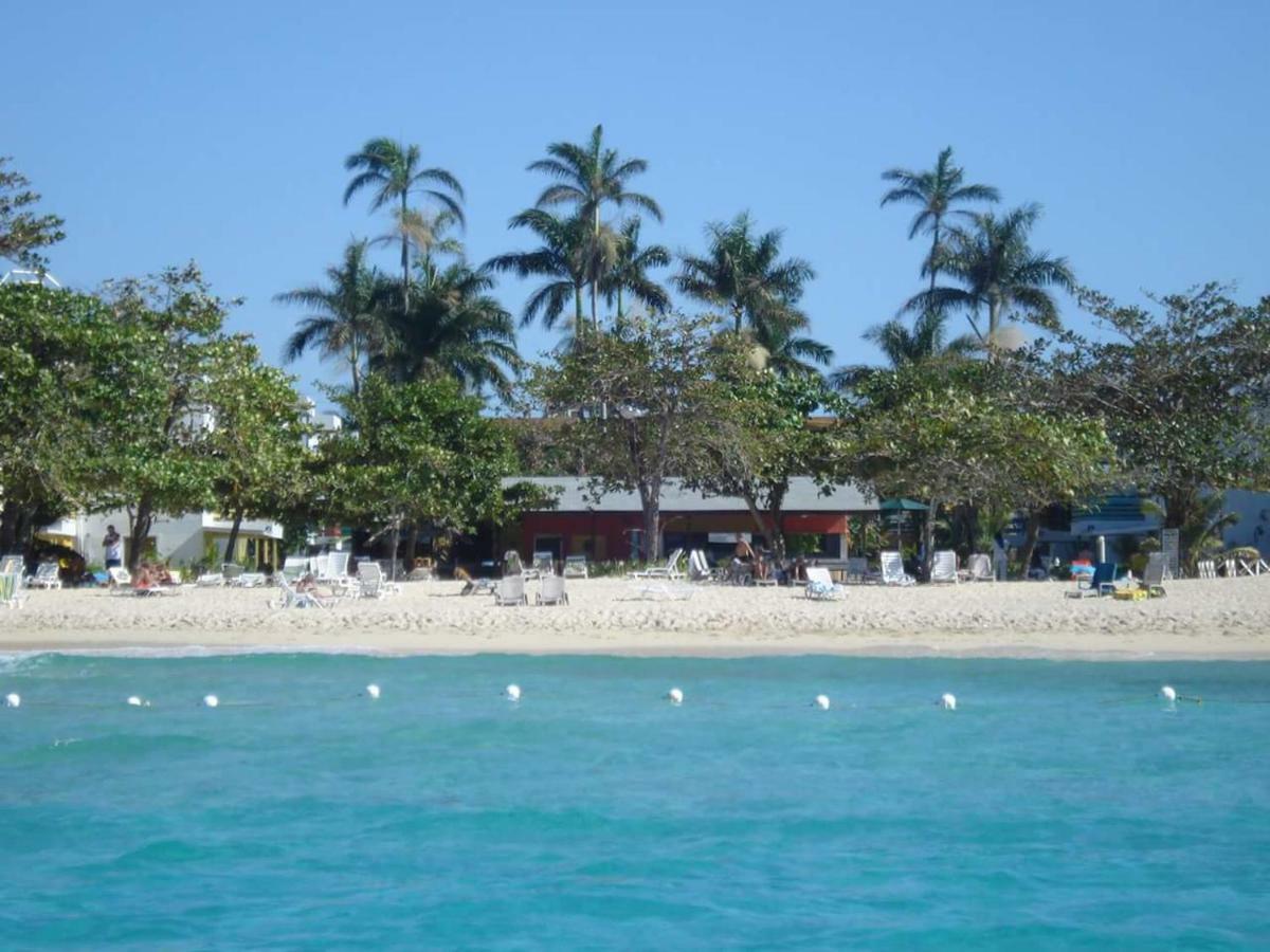 Club Aparthotel 3*