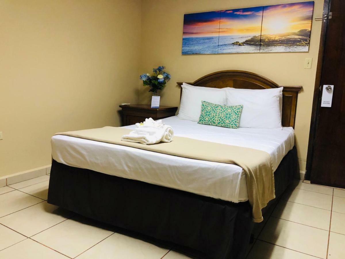 Arecibo Inn