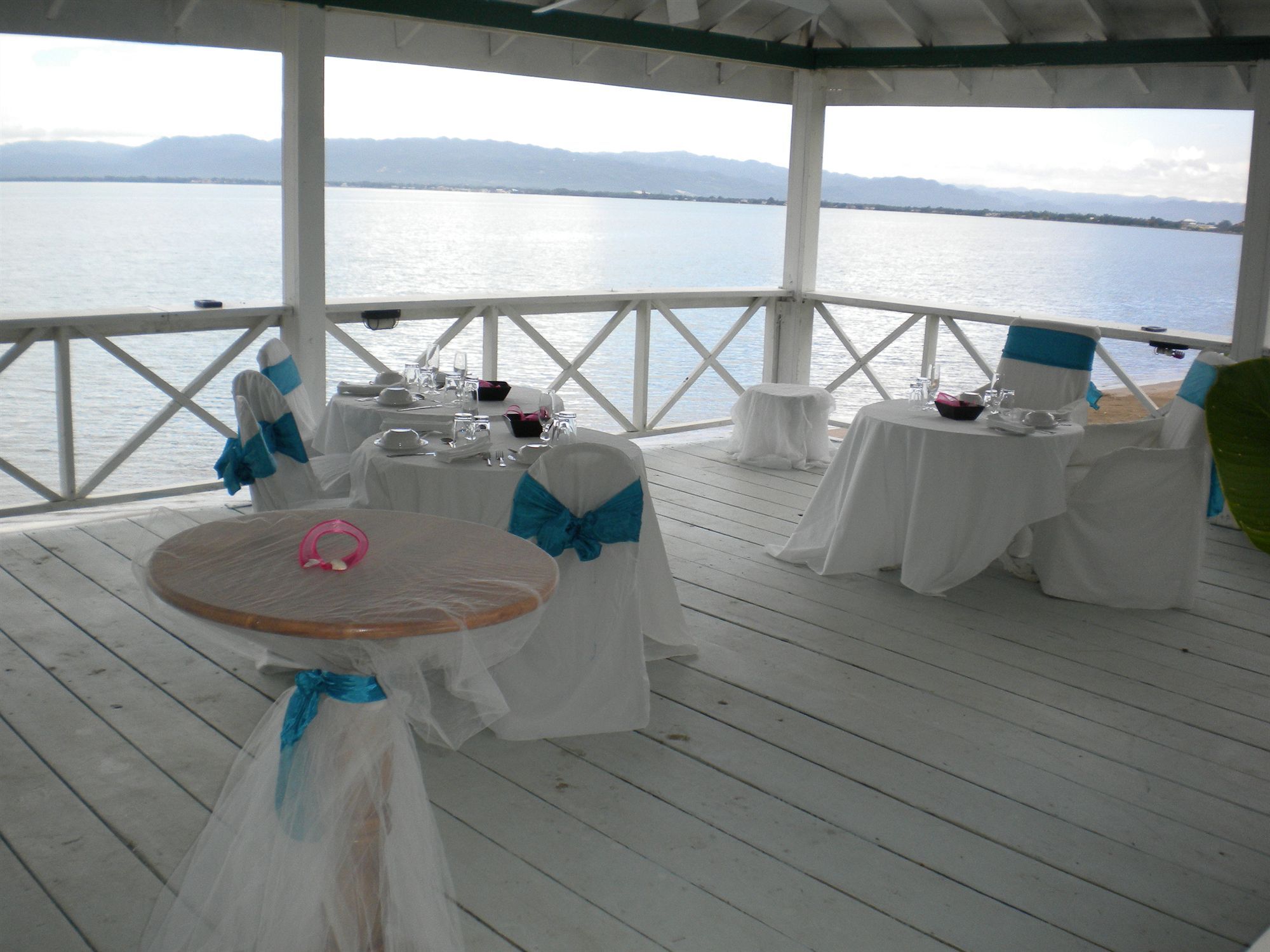 Idlers' Rest Hotel Black River