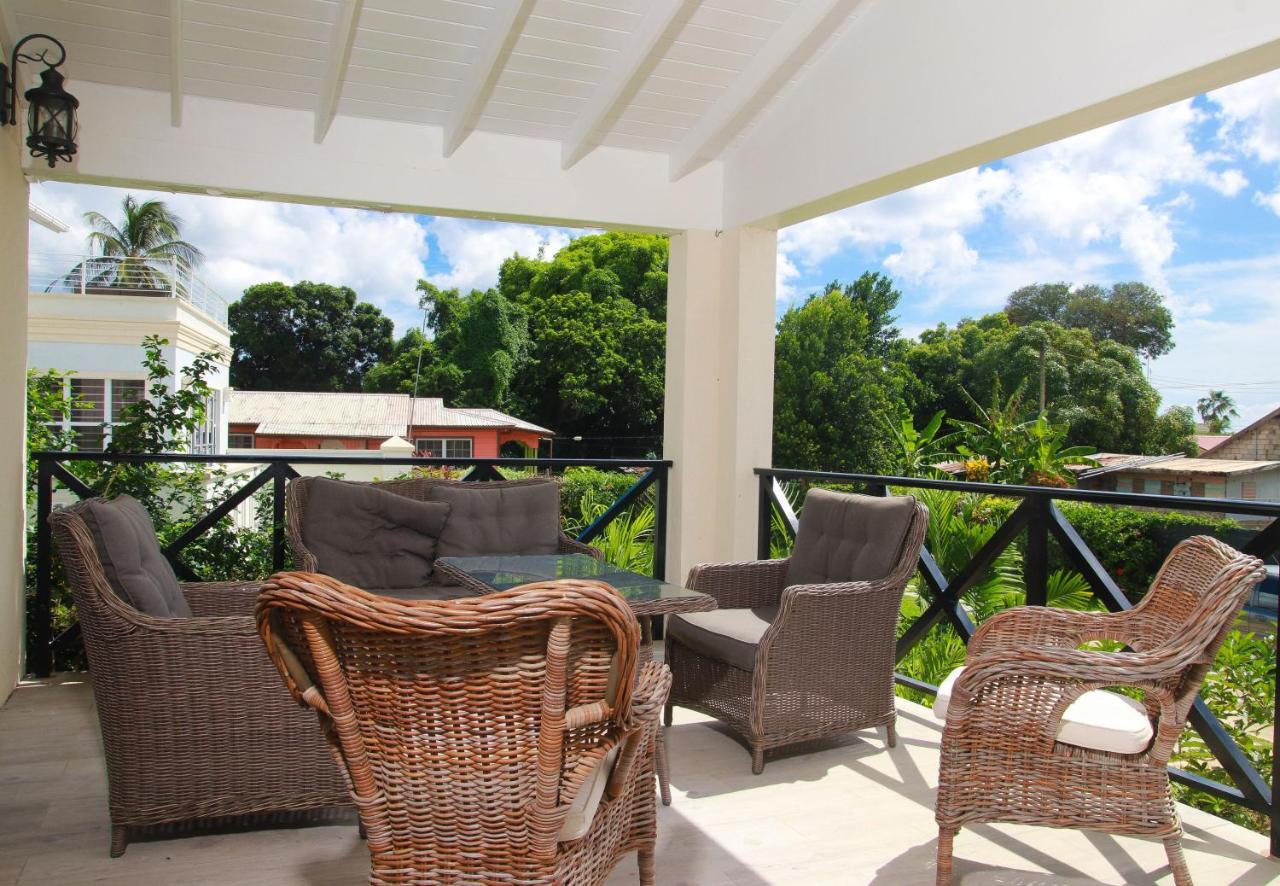 Villa Lush Life