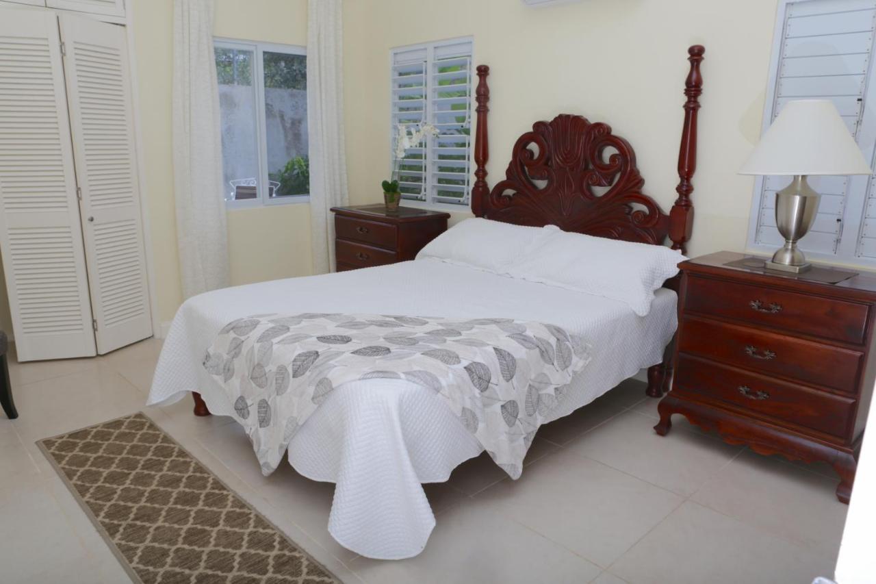 - Heroes Villa, Ac, Security, Access To Pool, Playground & Private - Welcome Breakfast Basket Villa Richmond