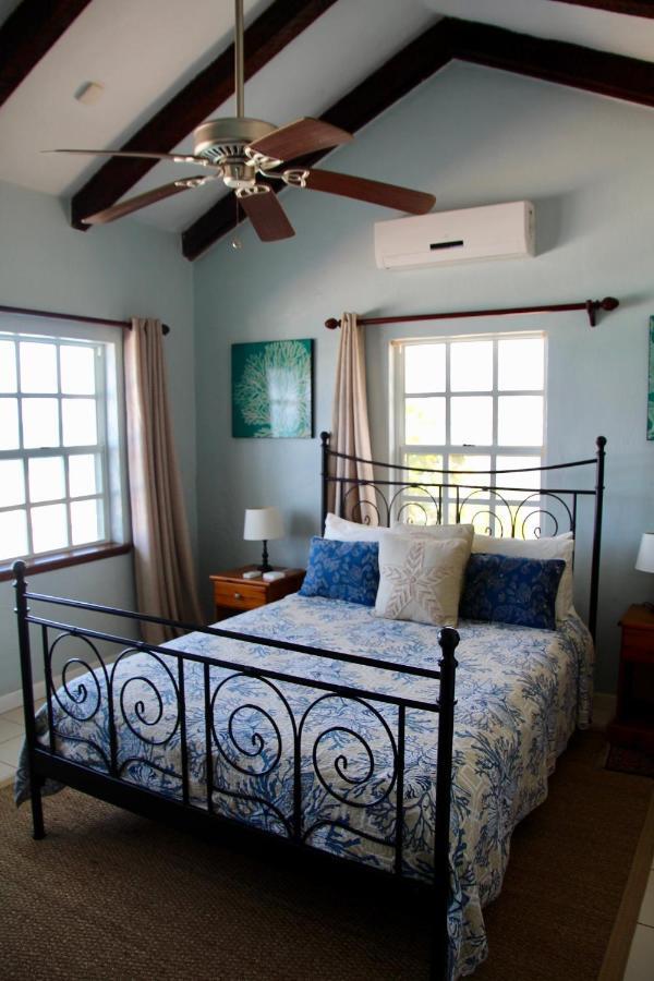 Water's Edge - Oceanfront With Private Pool Holiday home *