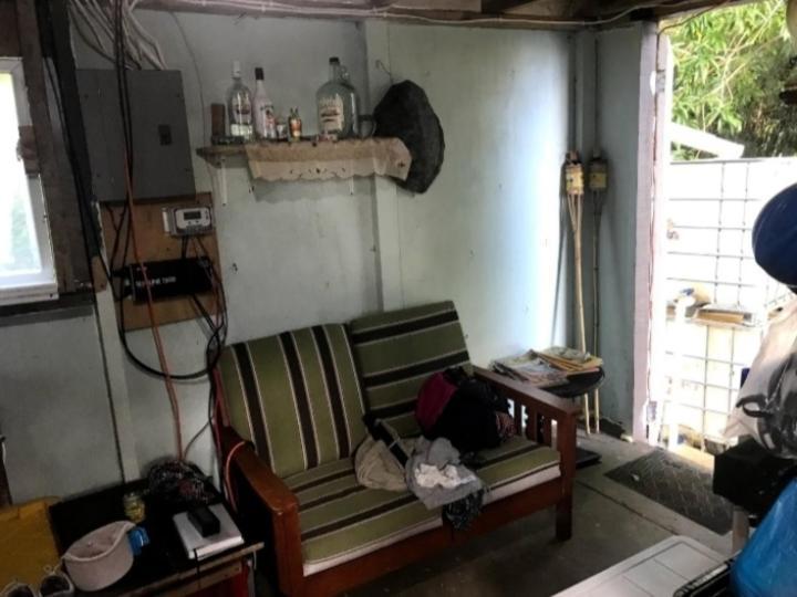 Tony's Offgrid Cabin Getaway