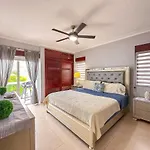 Beautiful 2 Bedroom Apartment With Bbq