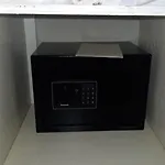 One Bedroom Apartment 1 Minute Walk To West Coast Beach!