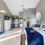 Pieces Of Eight Luxe 6Br