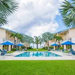 Enjoy Sunsets At Fully Equipped Condo At The Beach