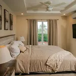 Lou Lou\'S Cozy Hideaway
