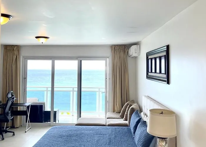 Maho Beach House - Grand Studio - Oceanview Suite